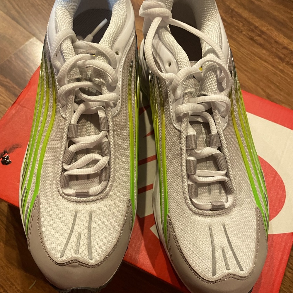 Sneakers… KD.., Nike…Airmax